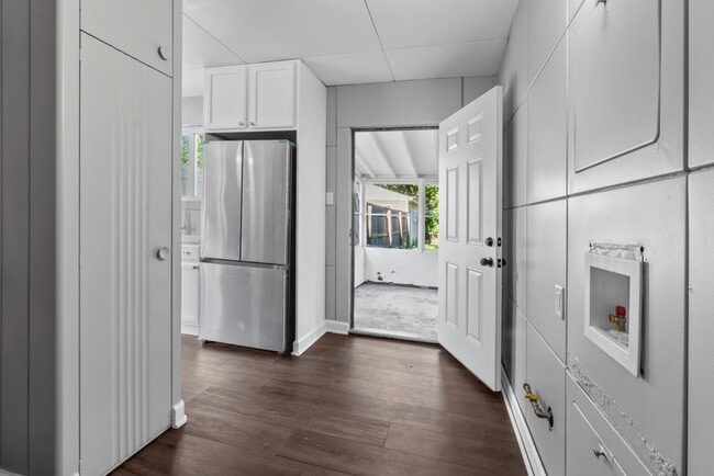 Building Photo - South Rosedale Avenue