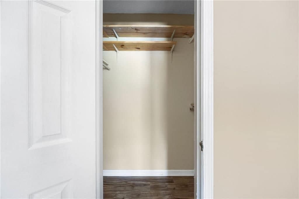 Building Photo - 2898 Lakemont Dr SW