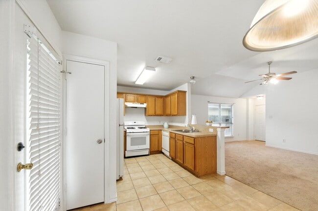 Building Photo - 142 Thunder Basin Dr