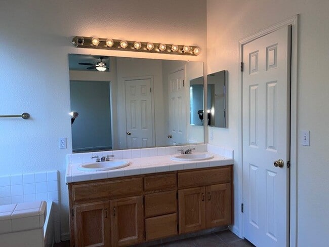 Building Photo - Single Story 3 Bedroom 2 Bathroom Home in ...