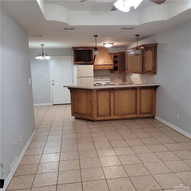 Building Photo - 7 W Candlelight Ln