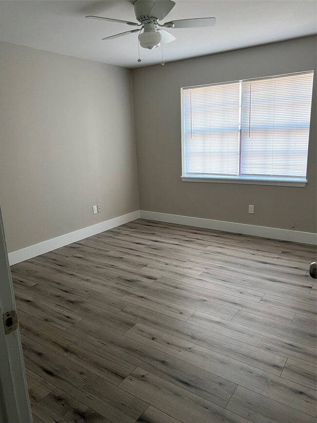 Building Photo - 511 Commerce St