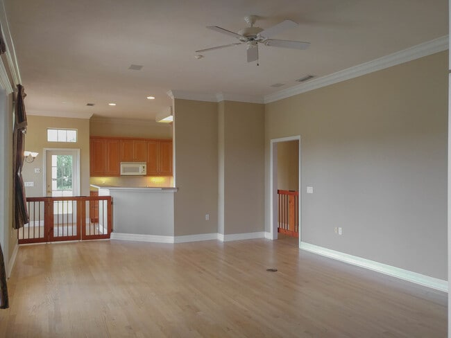Building Photo - Idyllic Farmhouse in Newberry