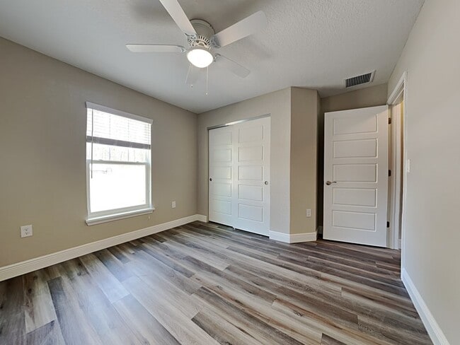 Building Photo - 7292 N Gibralter Dr