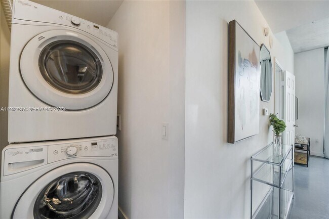 Building Photo - 151 SE 1st St