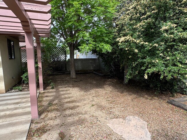 Building Photo - 2 Bedroom, 2 Bathroom Home near Tramway and Indian School