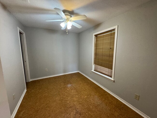 Building Photo - Updated Midway ISD 5 Bedroom