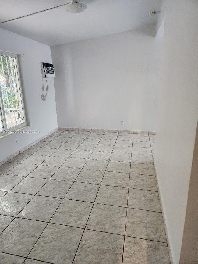 Building Photo - 1261 NW 24th St