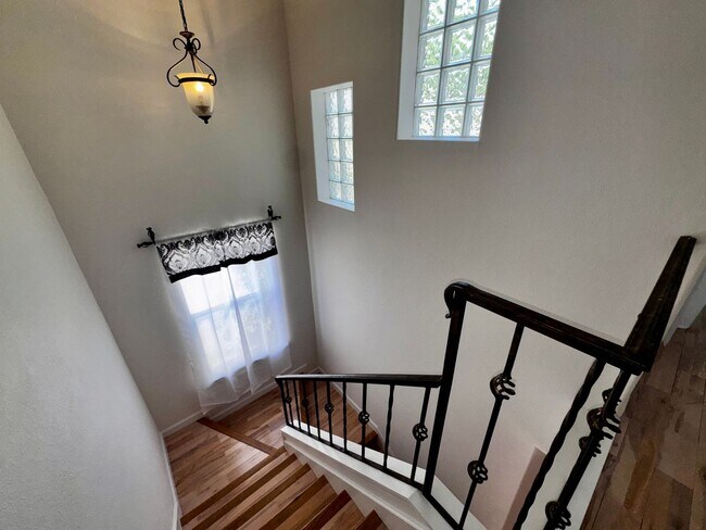 Building Photo - 3 Bedroom 2.5 Bath Cinnamon Bay Home with Stunning view, and Hardwood Flooring!