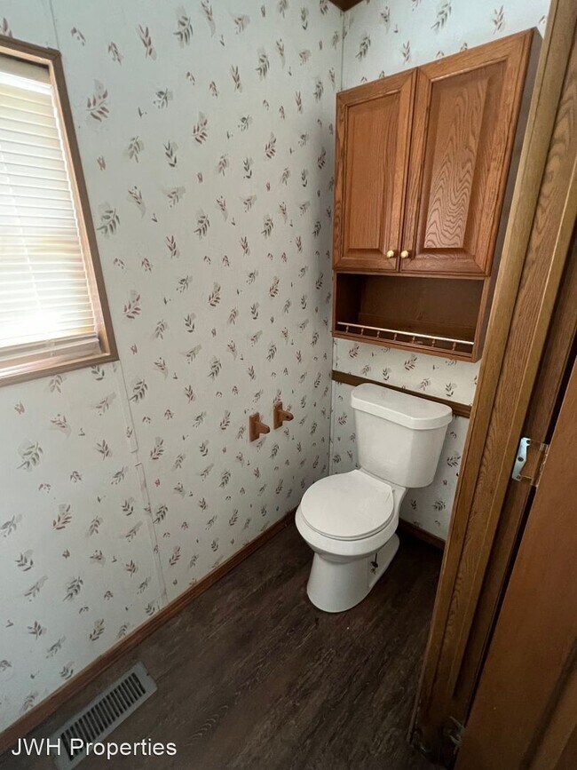 Building Photo - 3 br, 2.5 bath House - 681 Red Chute Lane