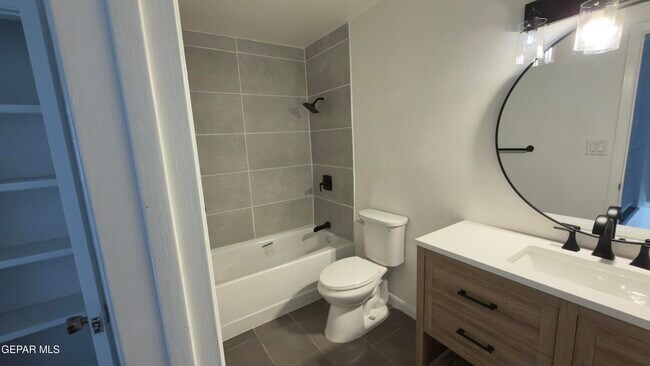 Building Photo - 101 3 N Trevino Rd