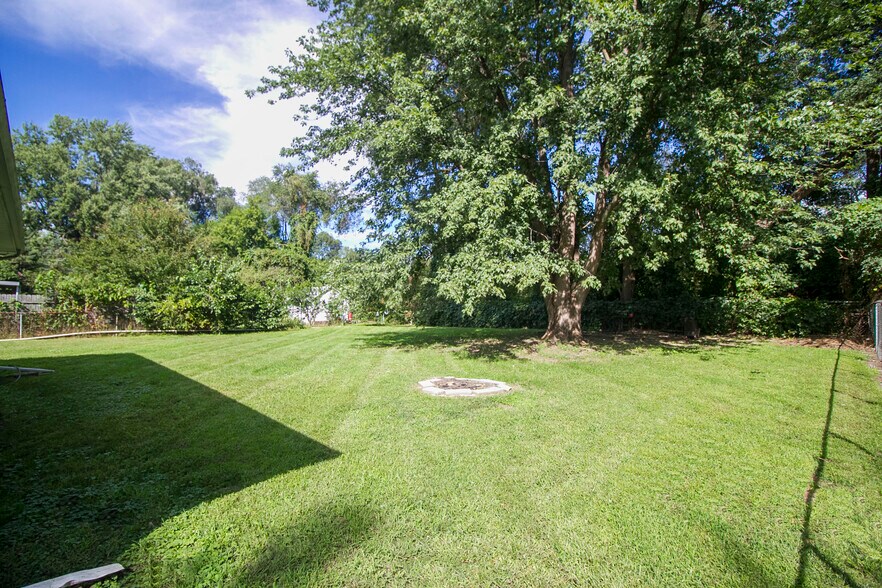 Building Photo - 29 Roseanna Dr