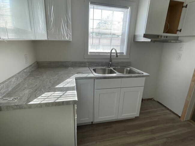 Building Photo - 221 Adamsville Ct