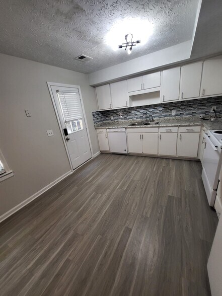 Building Photo - 9310 Cedar Ridge Dr NW