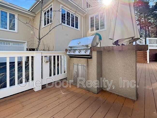 Building Photo - 109 Elizabeth Meriwether