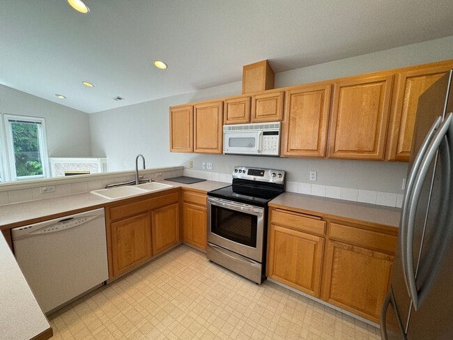 Building Photo - 2bd/2ba Edmonds Condo