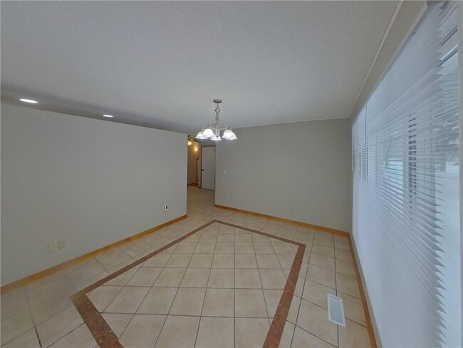 Building Photo - 2605 Eastman Dr