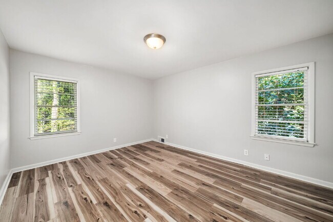 Building Photo - Move in before December 31st and get $100 OFF your rent for the first 3 months — PLUS a $250 Amaz...