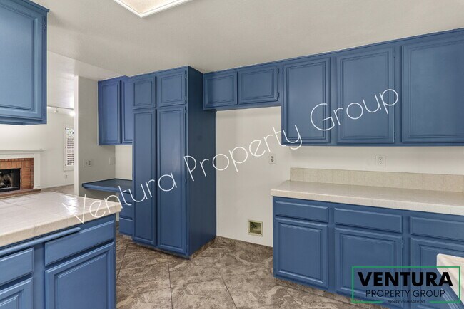 Building Photo - Spacious 4-Bed, 3-Bath Gem in Camarillo Heights