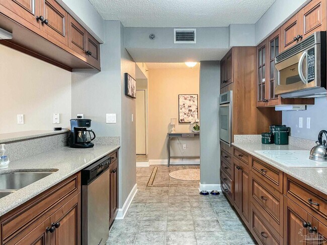 Building Photo - 106 Port Royal Way