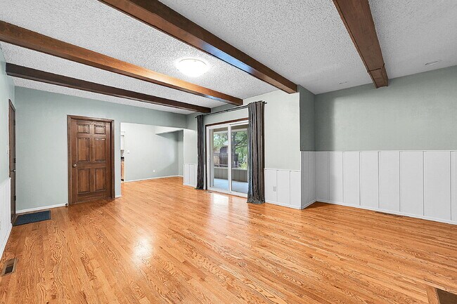 Building Photo - $2,895.00, 4 bed, 3.5 bath, located in Col...