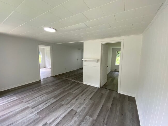 Building Photo - Newly remodeled home is located in Lancast...