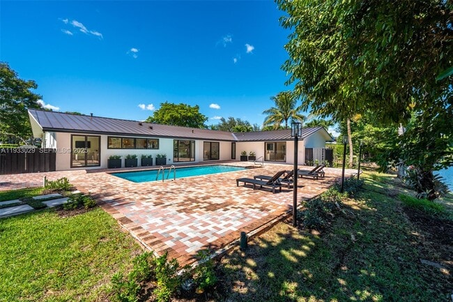 Building Photo - 10945 SW 75th Ct