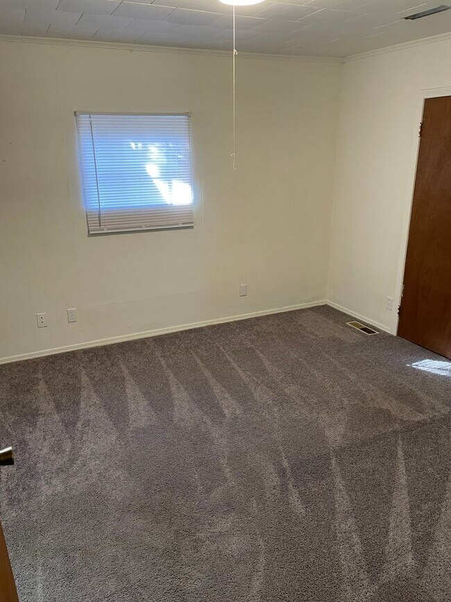 Building Photo - 341 Central Ave