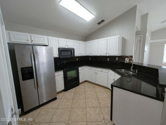 Building Photo - 7548 Cliff Cottage Dr