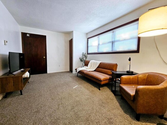 Primary Photo - 309 W Washington Ave