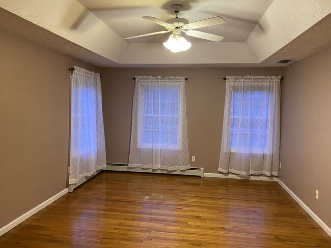 Master Bedroom w/Master Bath - 123 Bull Hill Rd