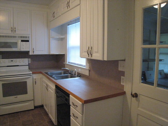 Kitchen. - 1911 E 4th St