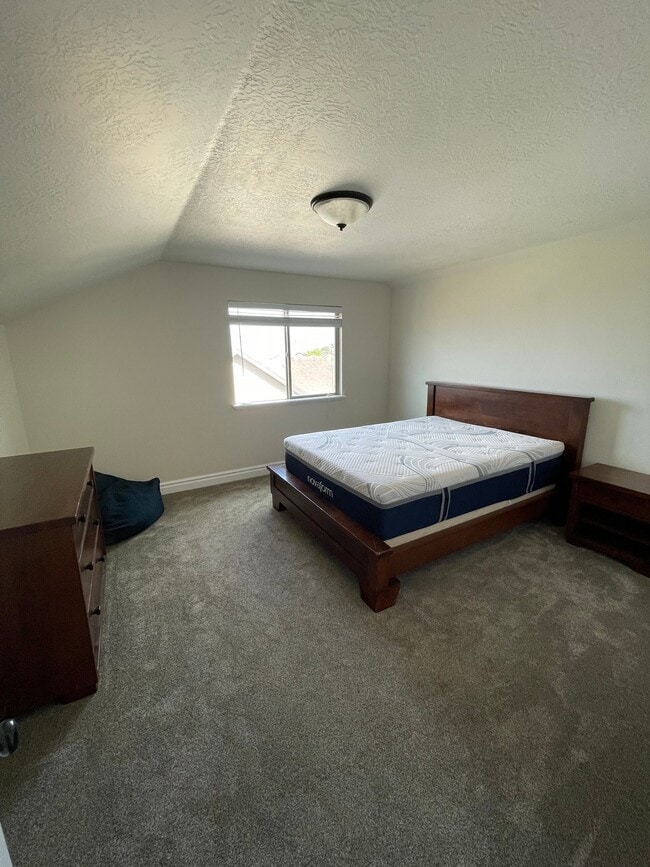 Building Photo - 3989 E Yakima Way