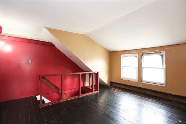 Building Photo - 506 Melville St