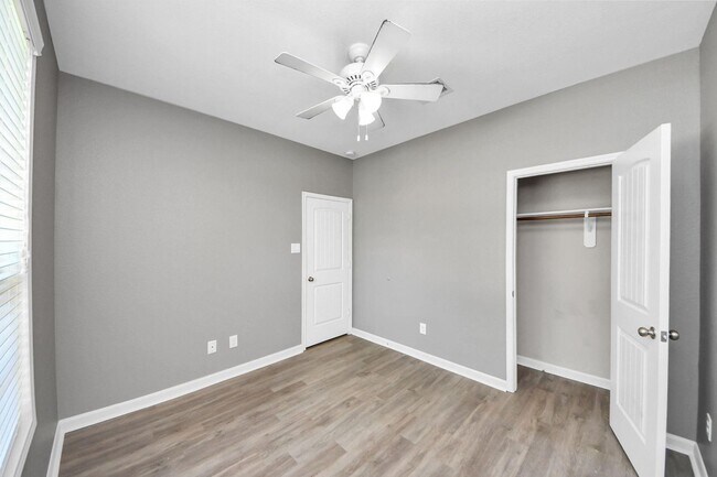 Building Photo - 2011 Halyard Dr
