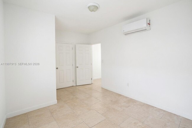 Building Photo - 572 NE 67th St