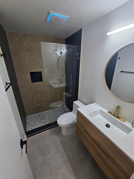 Building Photo - 266 E Via Escuela