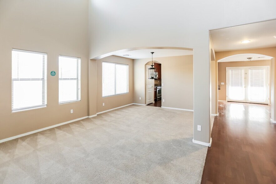 Building Photo - 6830 S 44th Ln