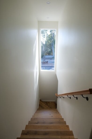 Building Photo - 10916 Arleta Ave