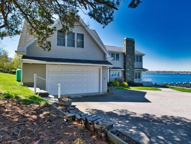 Building Photo - 149 Nanaquaket Rd