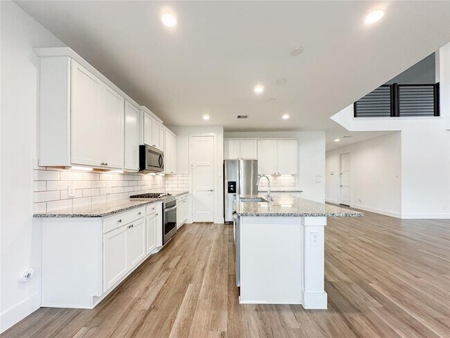 Building Photo - 15216 Tattle Crk Ln