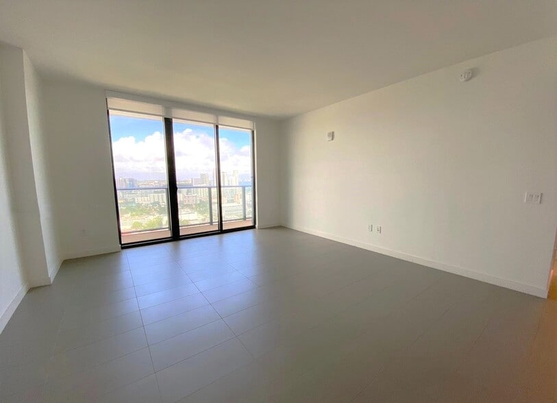 Building Photo - 1600 NE 1st Ave