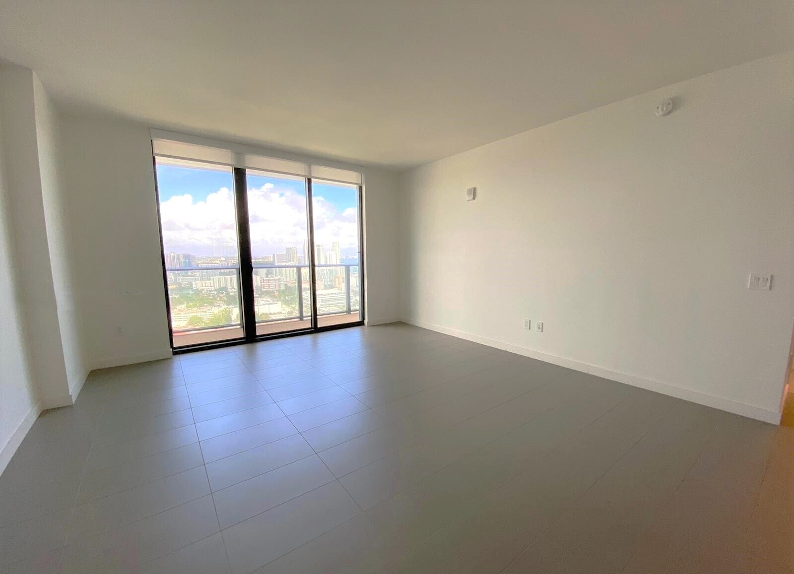 Building Photo - 1600 NE 1st Ave