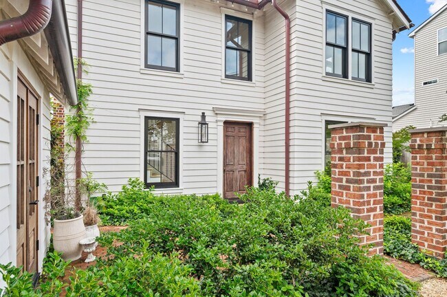 Building Photo - North End Virginia Beach - Near Oceanfront