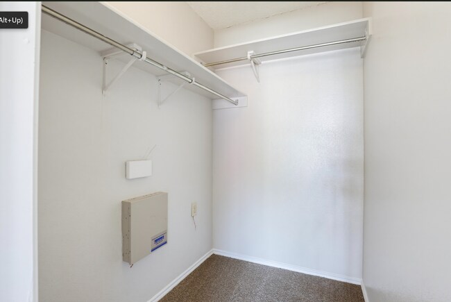 Building Photo - 13922 Villa Camino