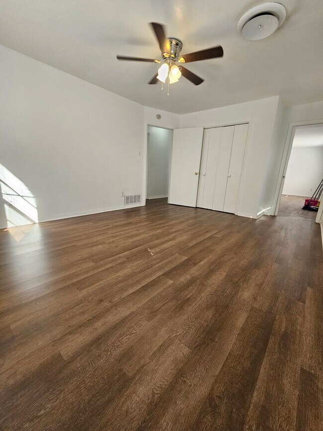 Building Photo - 309 Crystal Dr