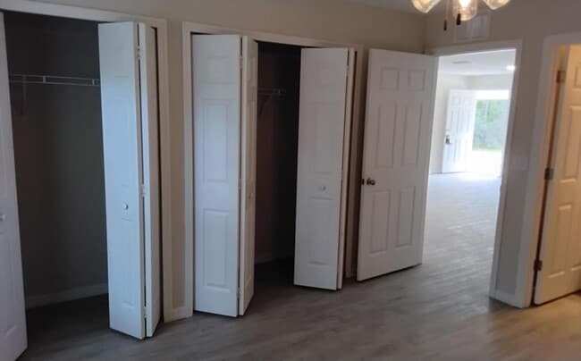 Building Photo - 9426 N Manashee Dr