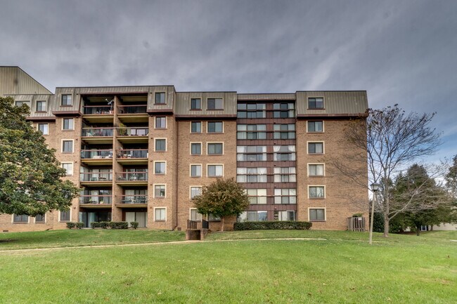 Building Photo - 2817 Jermantown Rd