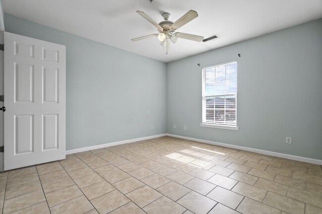 Building Photo - 535 3rd Loop Rd
