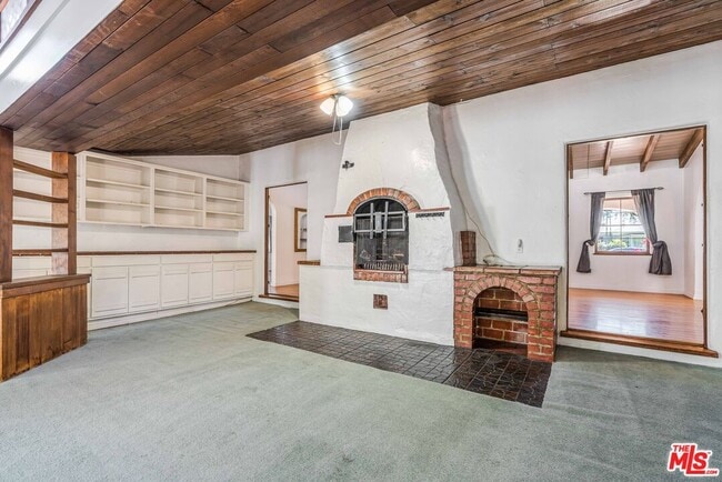 Building Photo - 12255 Addison St